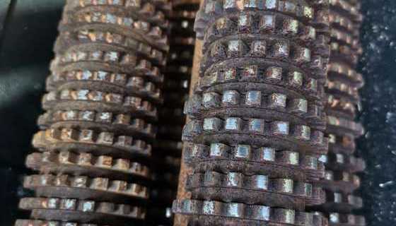 Compromised rotor for total absence of cleaning and long stop of the machine (if venus is used rarely and after the last use it hasn't been cleaned, the rotor looks like an encrusted block of cemented blades and spacers)