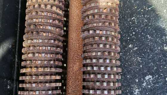 Compromised rotor for total absence of cleaning and long stop of the machine (if venus is used rarely and after the last use it hasn't been cleaned, the rotor looks like an encrusted block of cemented blades and spacers)